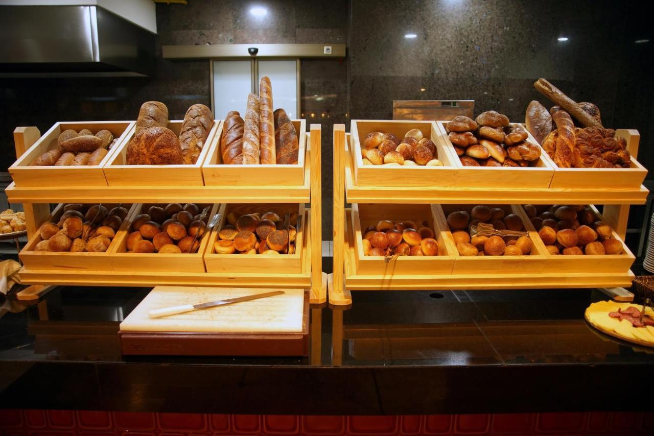איסטמבול The Green Park Pendik מראה חיצוני תמונה Bread at a buffet